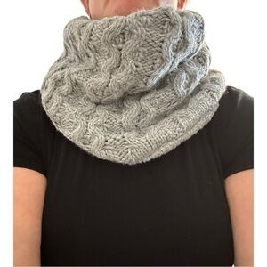 Simon’s Chunky Cable Knit Sherpa Lined Cowl Scarf - New!